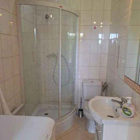 بيت للعطل U Beaty Nad Jeziorem Roznowskim
